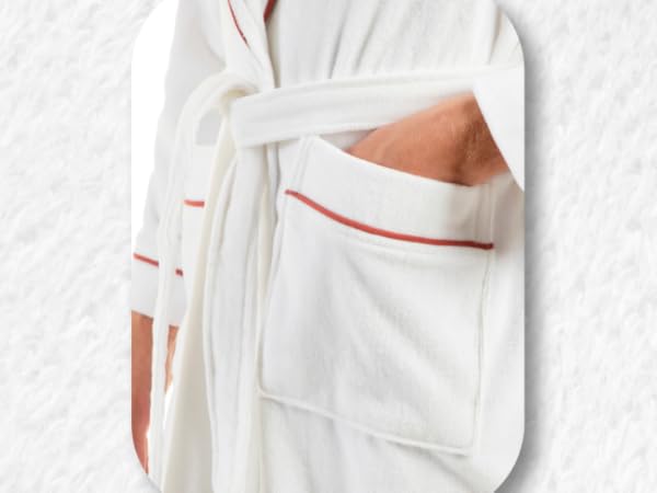 You can protect your hands from the cold or stow your belongings in two large pockets